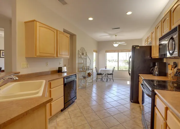 Holiday home Golf + Pickleball: Escape W/ Patio