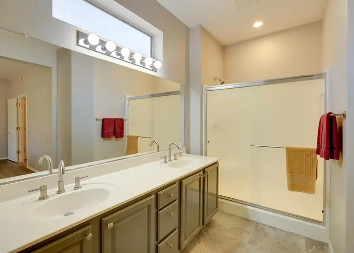 Golf + Pickleball: Escape W/ Patio Holiday home *